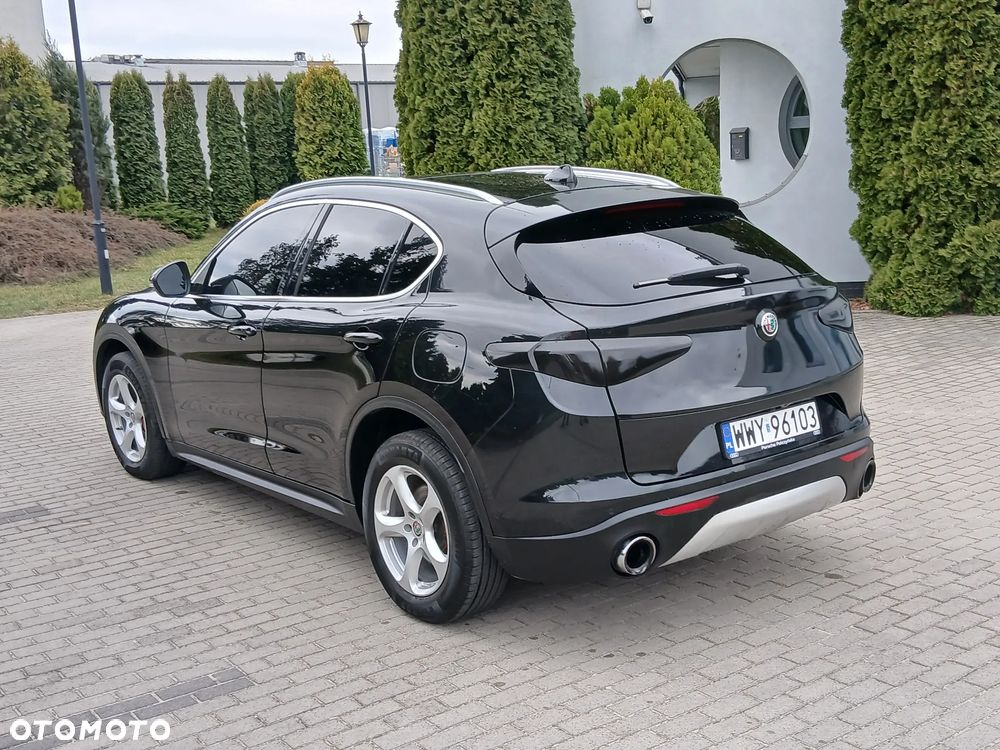 Alfa Romeo Stelvio 2.0 Turbo 16V AT8-Q4 Executive - 4