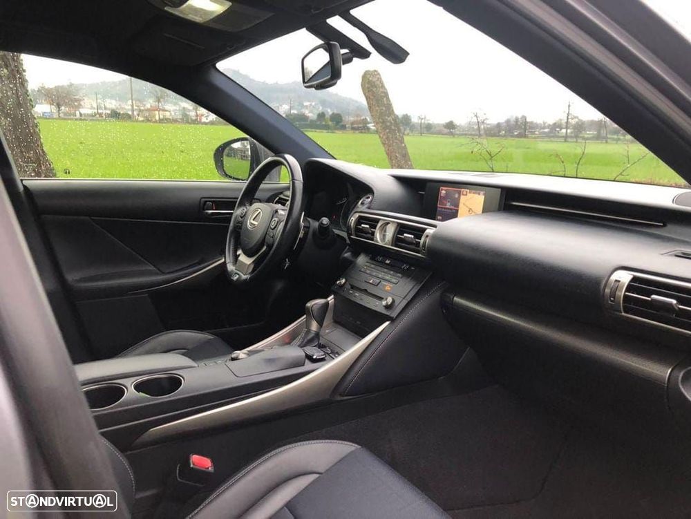 Lexus IS 300H F Sport - 9