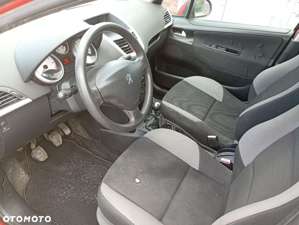 Peugeot 207 - 6