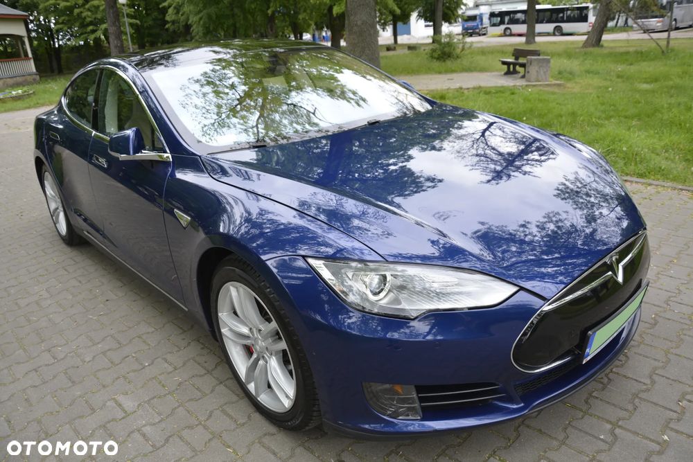 Tesla Model S - 5