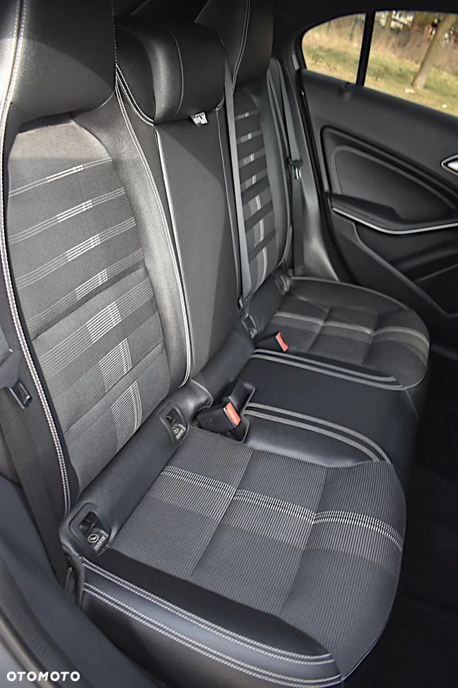 Mercedes-Benz Klasa A 180 CDI AMG Line - 32