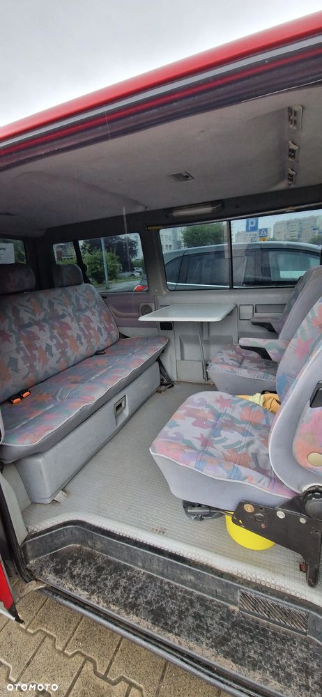 Volkswagen Multivan - 13