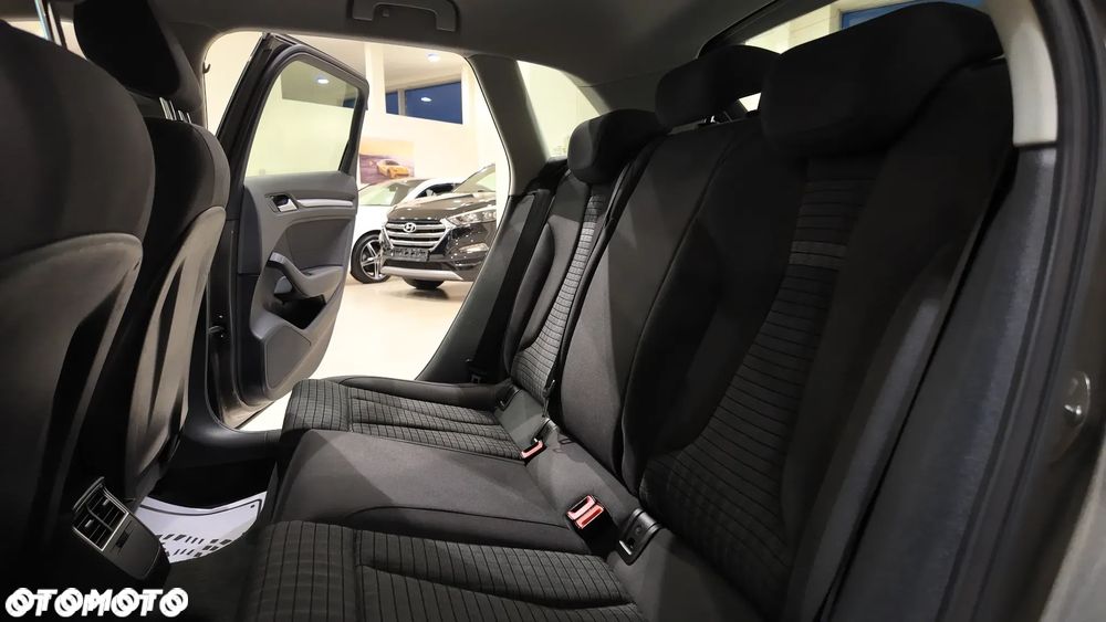 Audi A3 Sportback 1.6 TDI S tronic Ambiente - 33