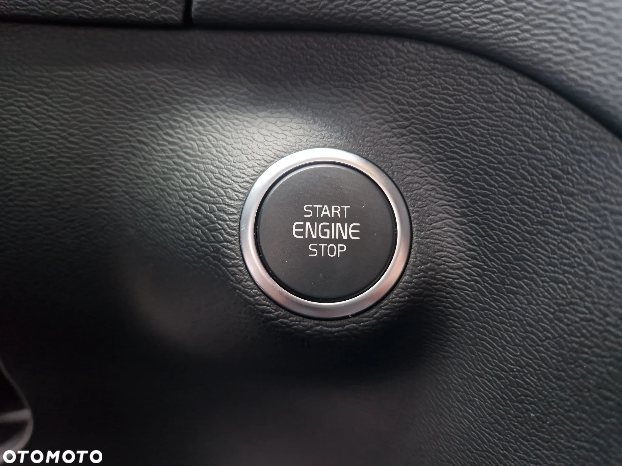 Volvo XC 40 B3 Plus Dark - 27