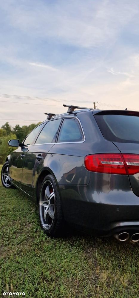 Audi A4 Avant 2.0 TDI Quattro Line - 4