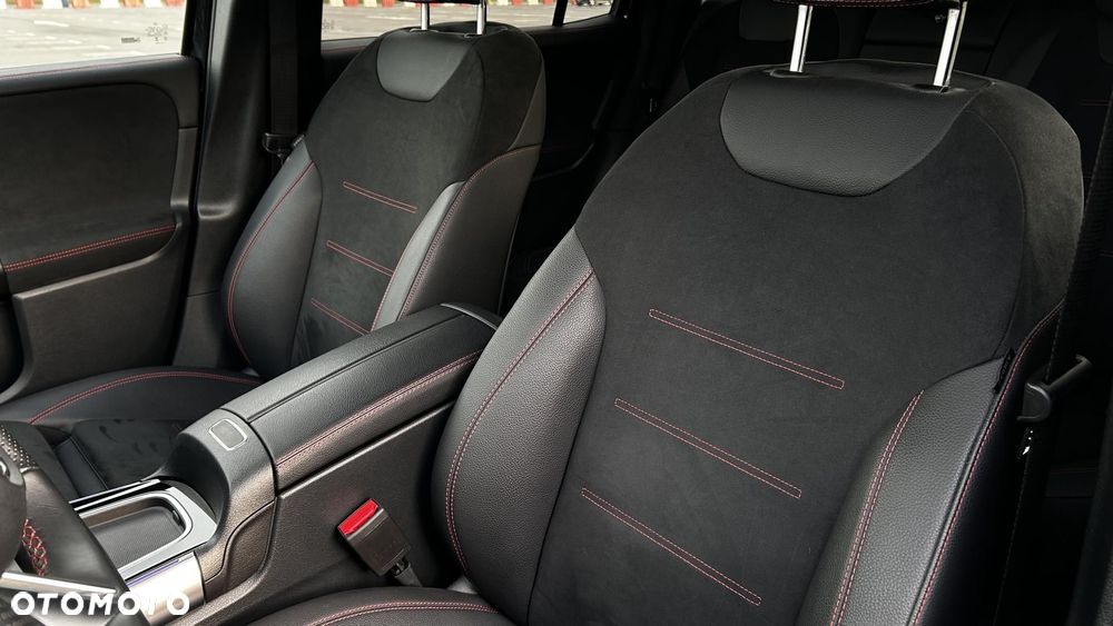 Mercedes-Benz GLB 200 AMG Line 7G-DCT - 12