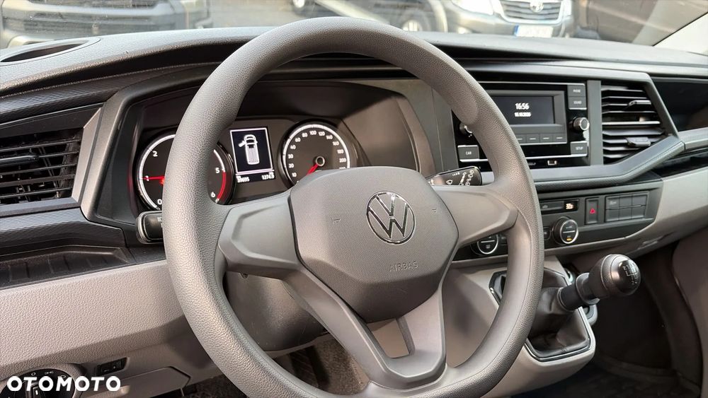 Volkswagen Caravelle - 13