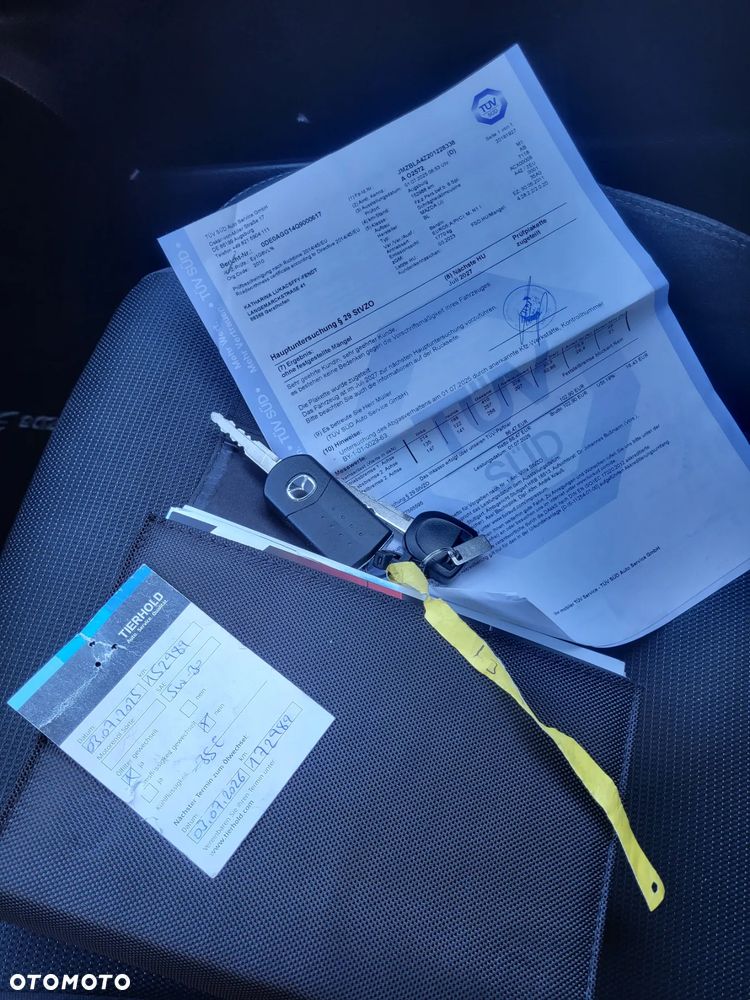 Mazda 3 1.6 Exclusive + - 24