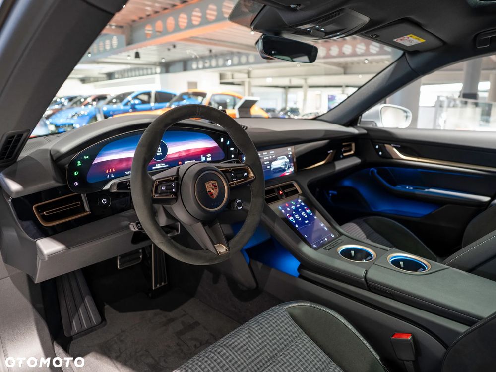 Porsche Taycan 4 - 17