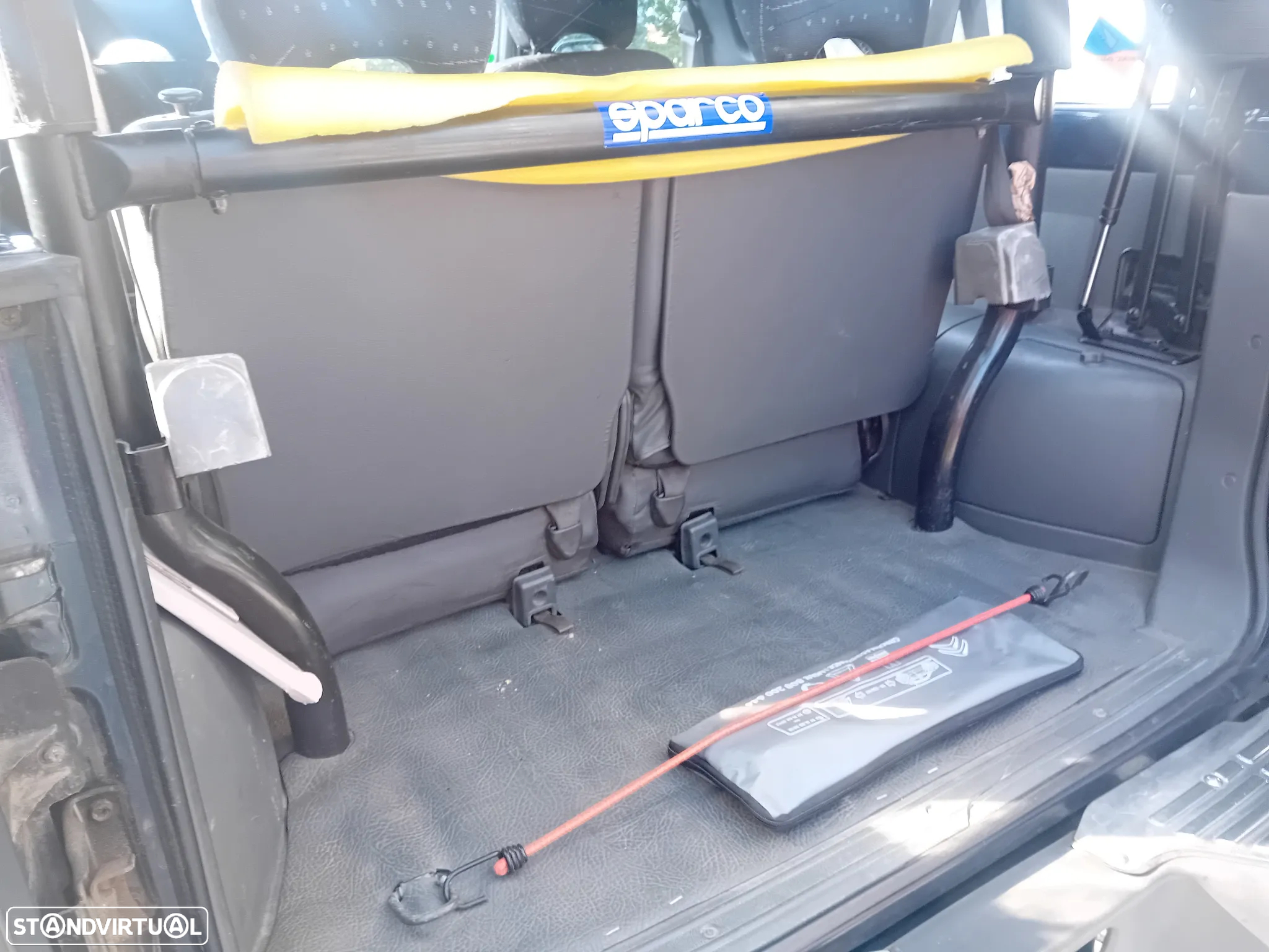 Mitsubishi Pajero - 16