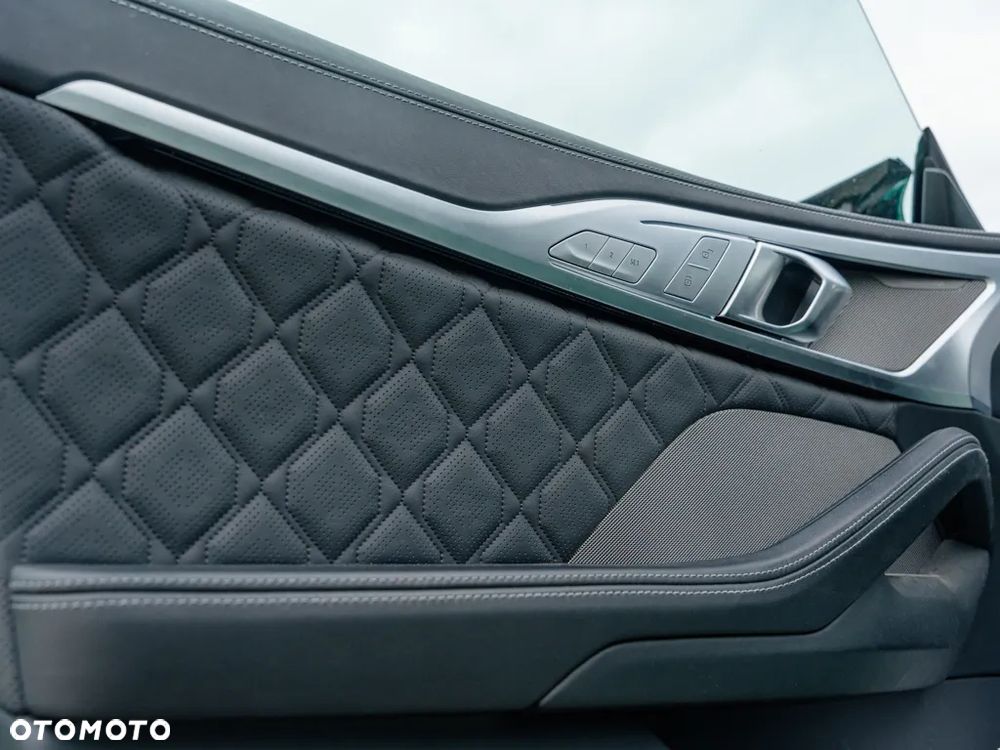 BMW M8 Competition - 12