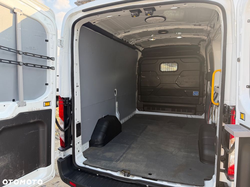 Ford Transit - 12
