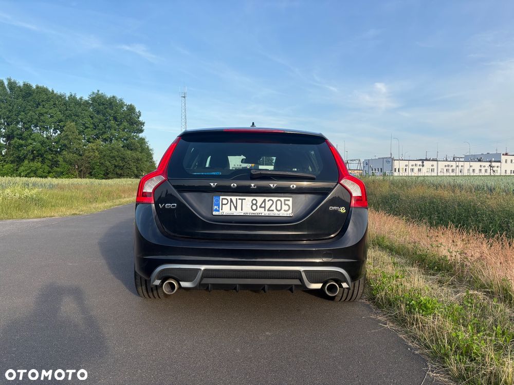 Volvo V60 D2 R-Design - 5