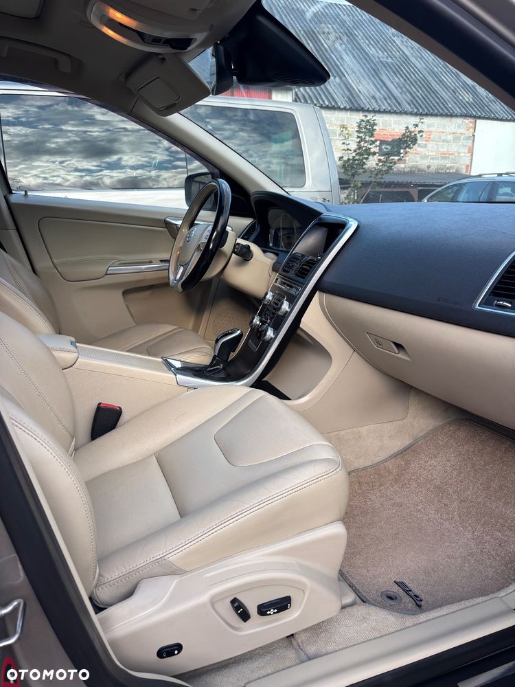 Volvo XC 60 B5 B AWD Essential - 12
