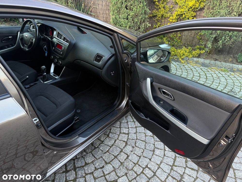 Kia Ceed 1.4 CVVT Dream Team Edition - 35