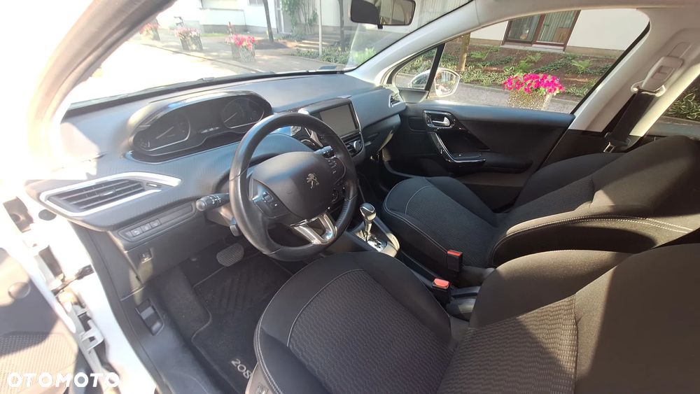 Peugeot 208 PureTech 110 Stop & Start EAT6 Allure - 15