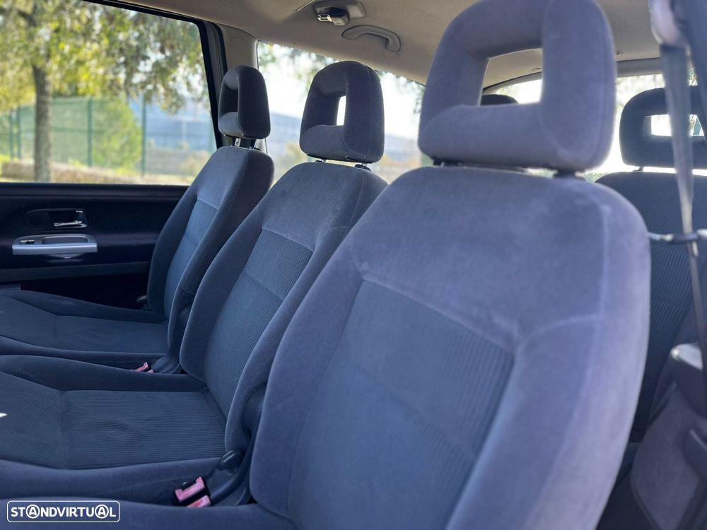 Ford Galaxy 1.9 TDi Ghia - 11