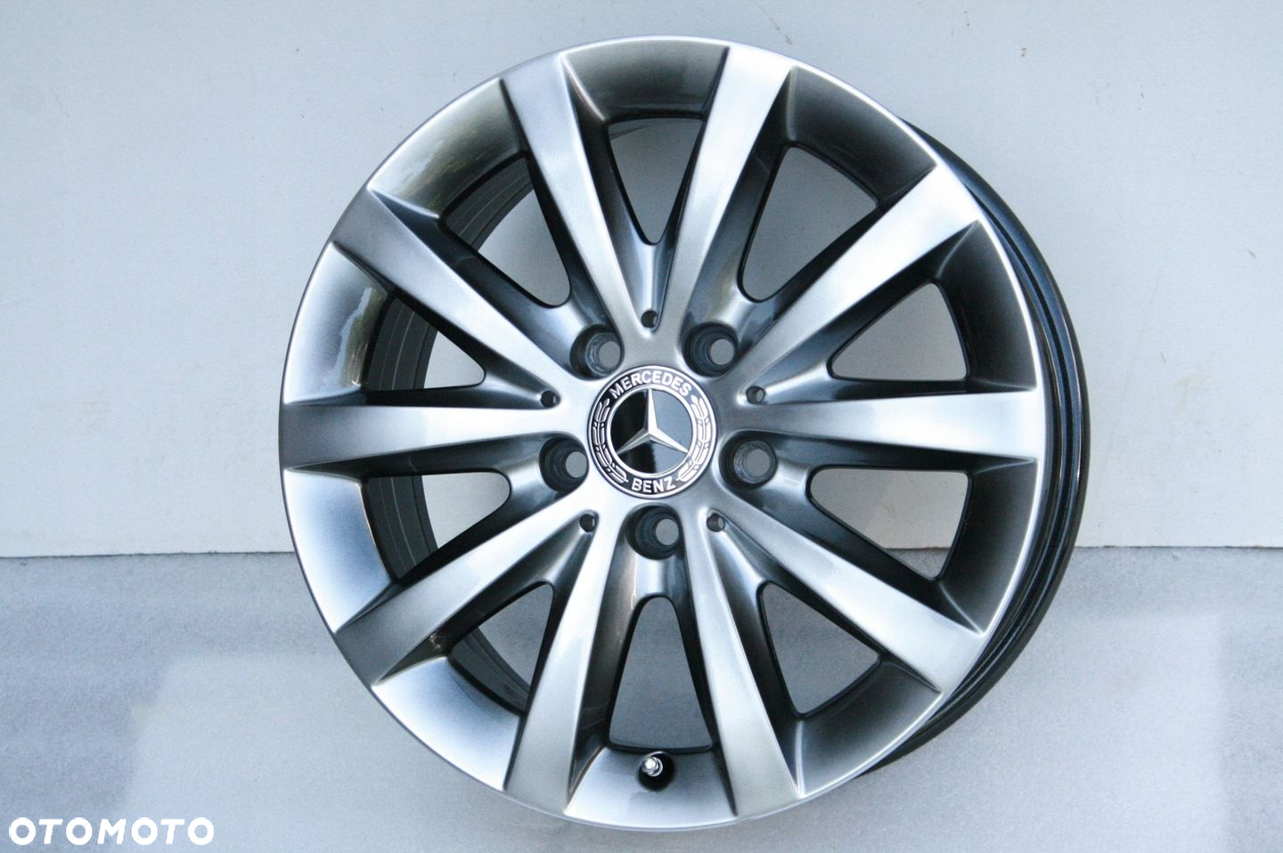 FELGI MERCEDES V VITO A CLA B C GLA GLB 16 OE A2464010500 ORYGINALNE - 2