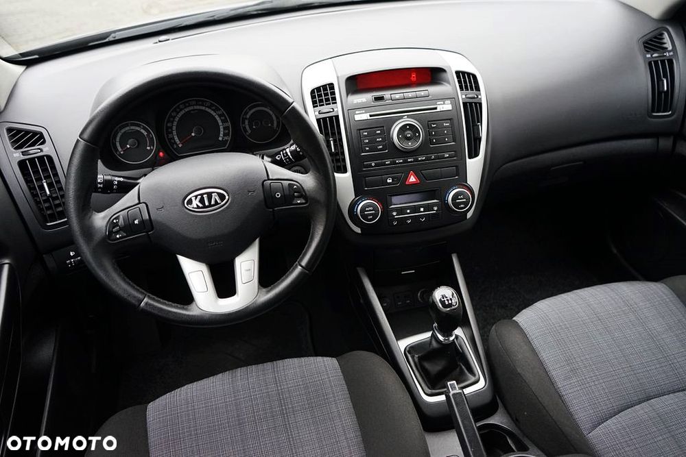 Kia Ceed 1.6 CRDi 90 ISG Spirit - 25