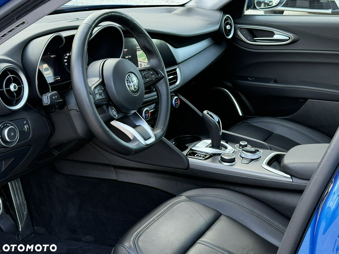 Alfa Romeo Giulia - 11