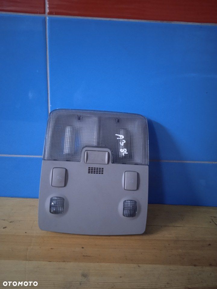Oświetlenie Lampka Kabiny Audi a3 8l 8L0947111E - 1