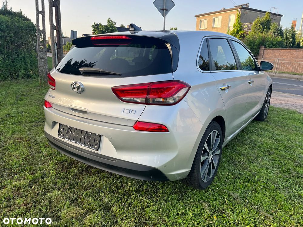 Hyundai i30 1.6 D Premiere Luxury DCT - 6