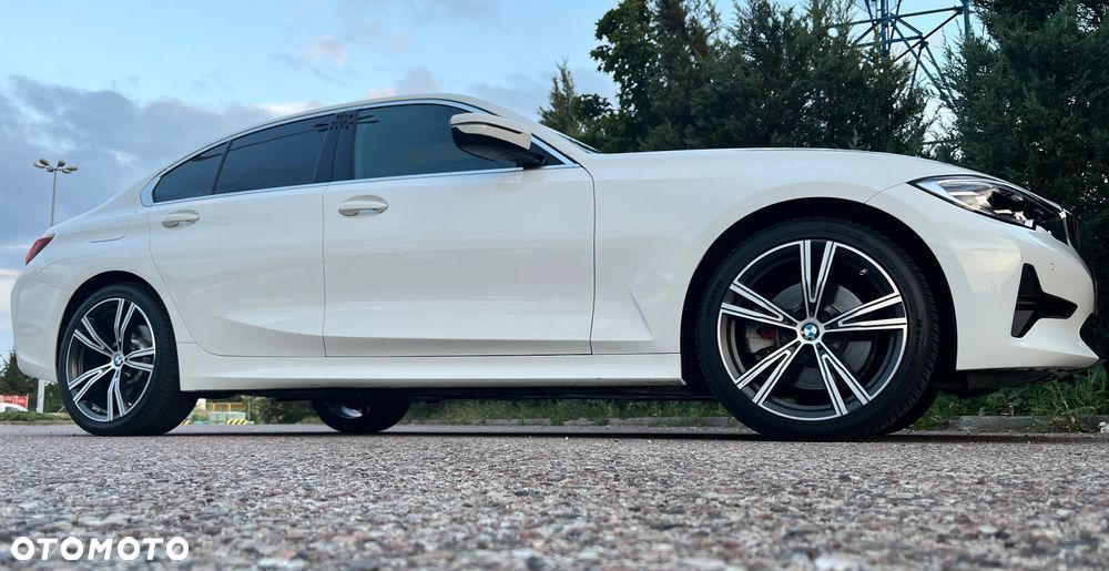 BMW Seria 3 330i Sport Line - 18