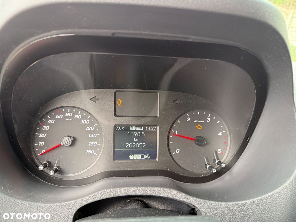 Mercedes-Benz Sprinter 907 - 12