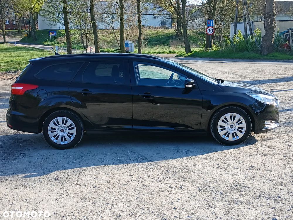 Ford Focus 1.0 EcoBoost STart-Stopp-System TITANIUM - 6