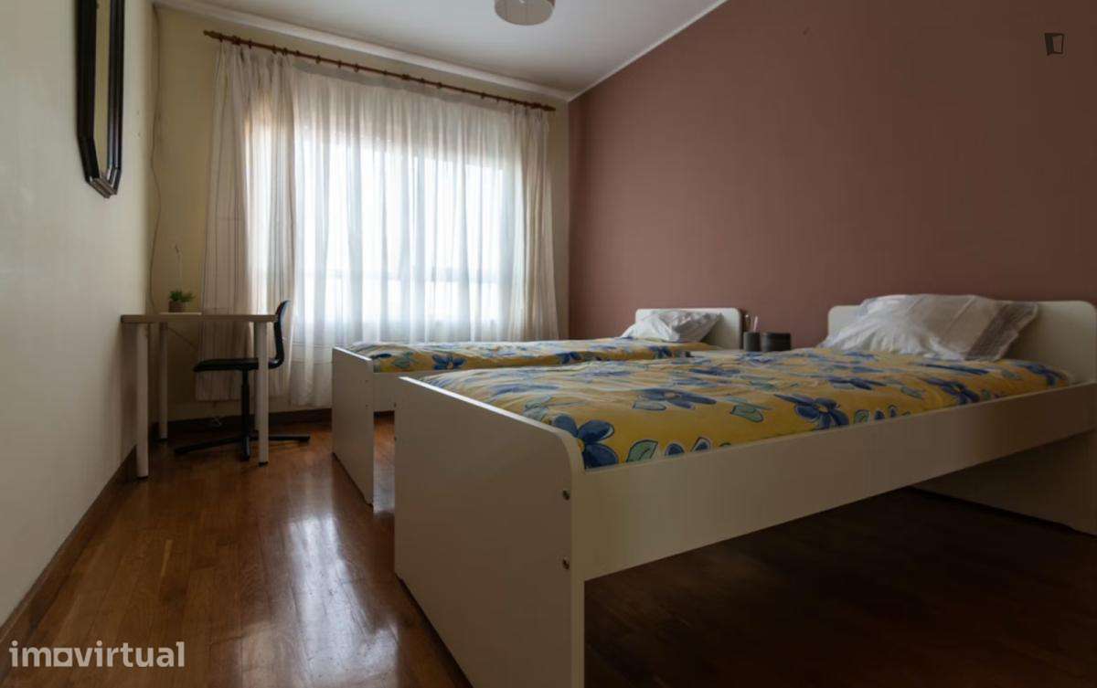 Quarto - localizado em Paranhos Porto - Grande imagem: 2/15