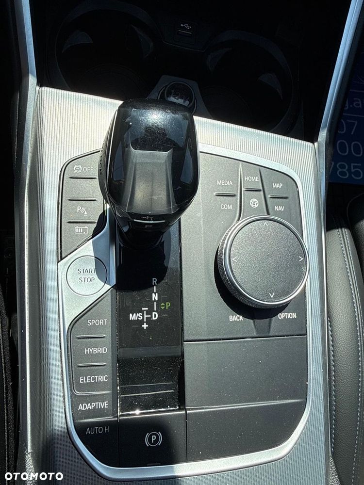 BMW Seria 3 330e M Sport sport - 30