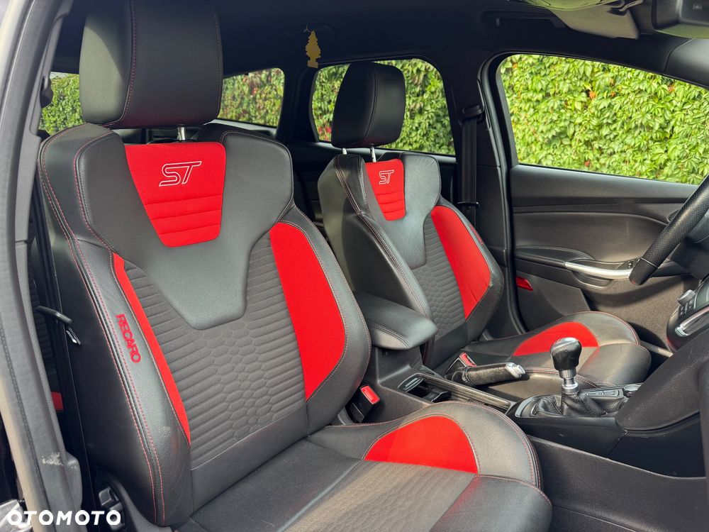 Ford Focus 2.0 EcoBoost ST mit Leder-Exclusiv-Paket - 14