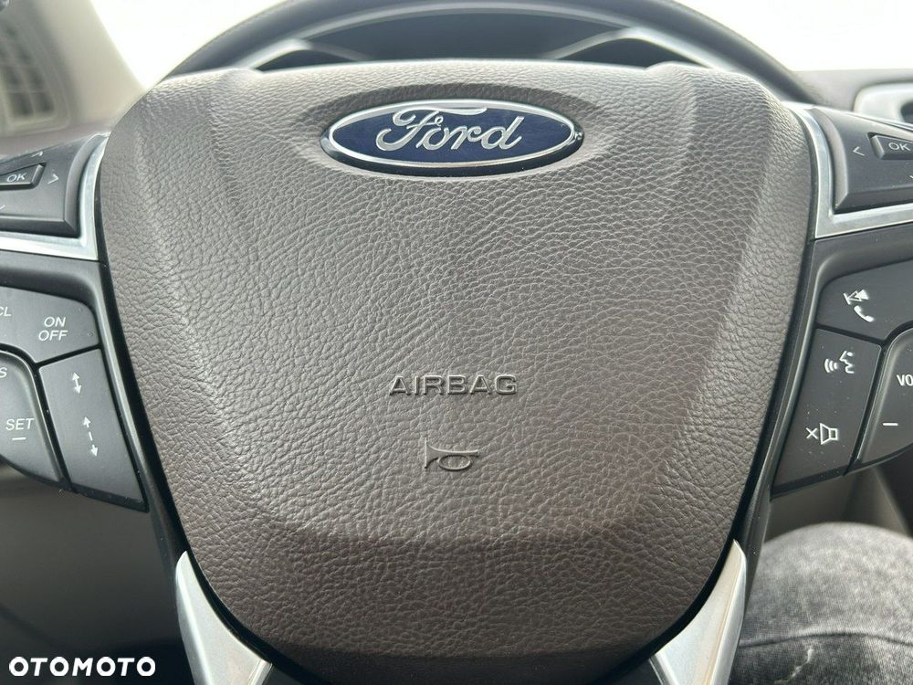 Ford Fusion - 26