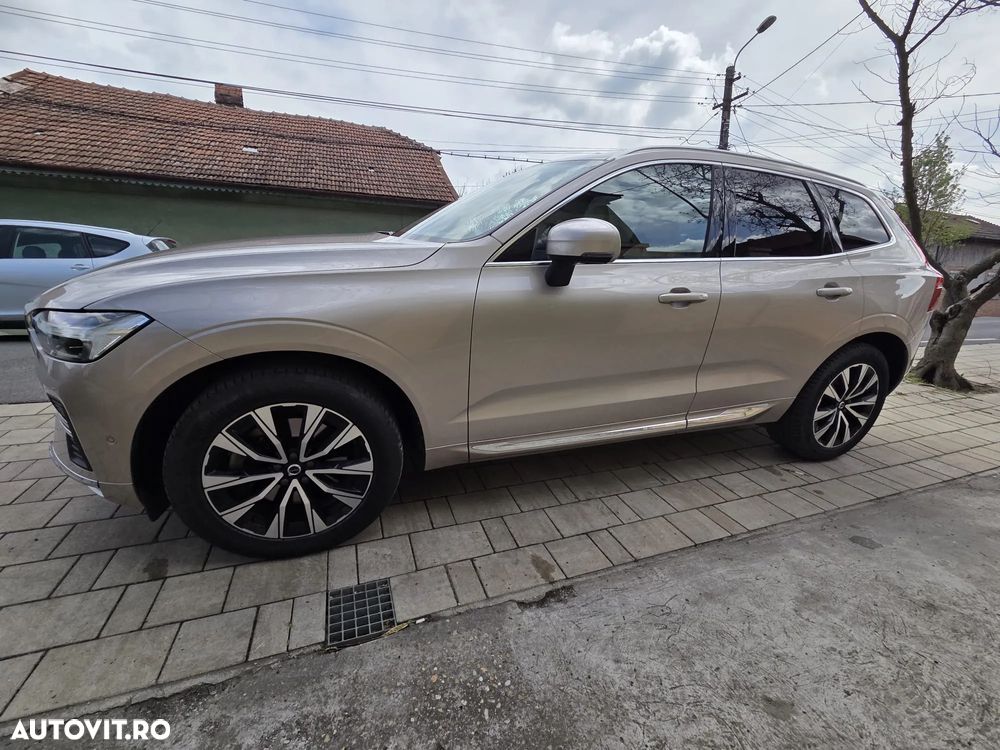 Volvo XC 60 B4 MHEV AT AWD Plus Dark - 2