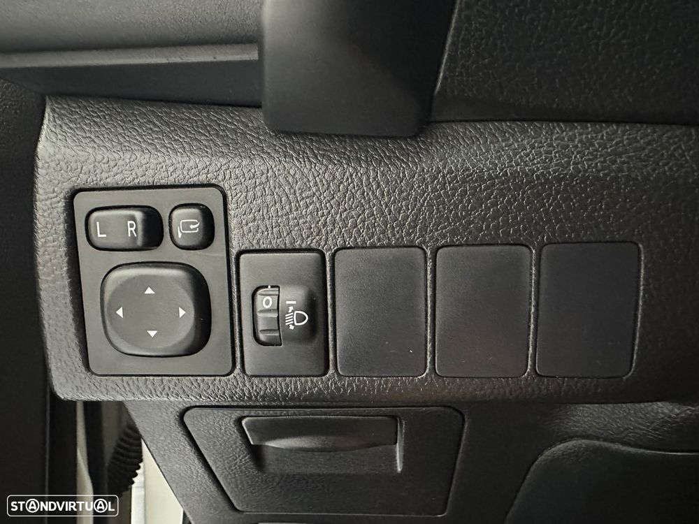 Toyota Auris 1.8 HSD Comfort +P.Sport+Navi - 29