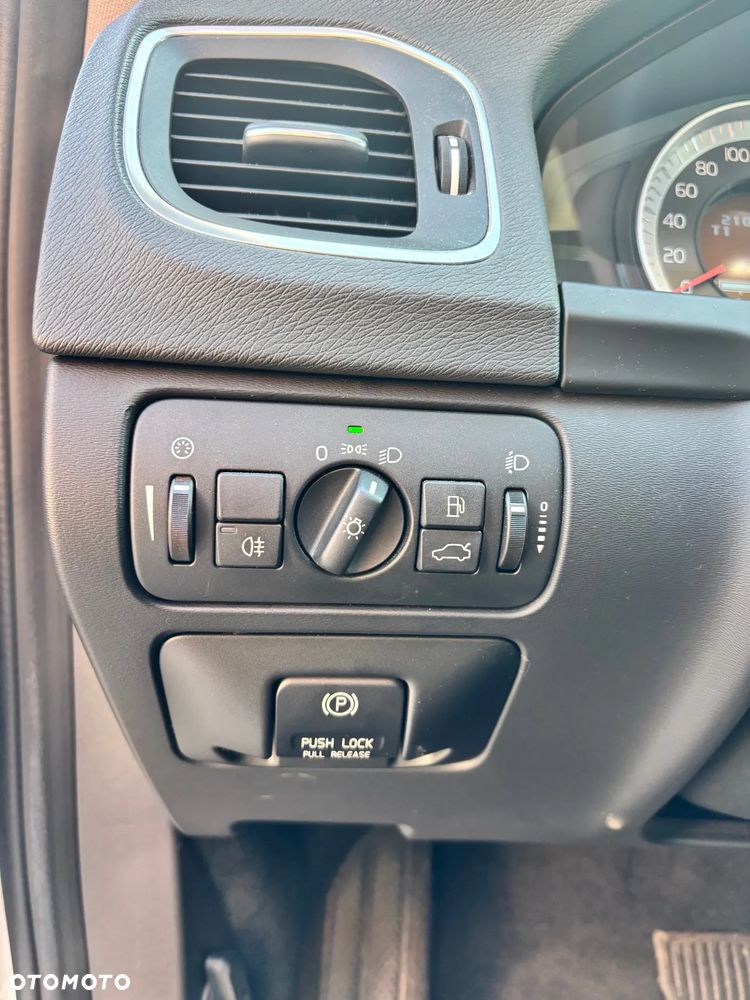 Volvo V60 D3 Momentum - 11