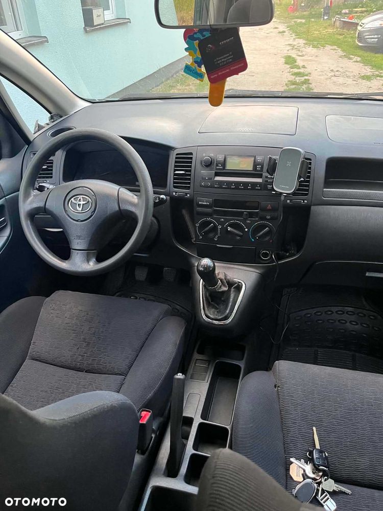 Toyota Corolla Verso - 5