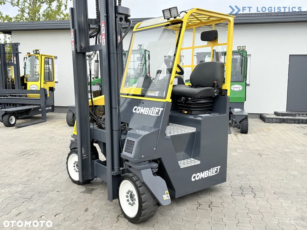 Combilift WÓZEK CZTEROKIERUNKOWY - WIELOKIERUNKOWY / CB4000 / GAS / TRIPLEX 5200MM / WOLNY SKOK / POZYCJONER WIDEŁ / PRZESUW WIDEŁ / STAN IDEALNY / Szeroka oferta wózków czterokierunkowych i bocznych, dopasowanych do różnorodnych potrzeb i zastosowań - 31