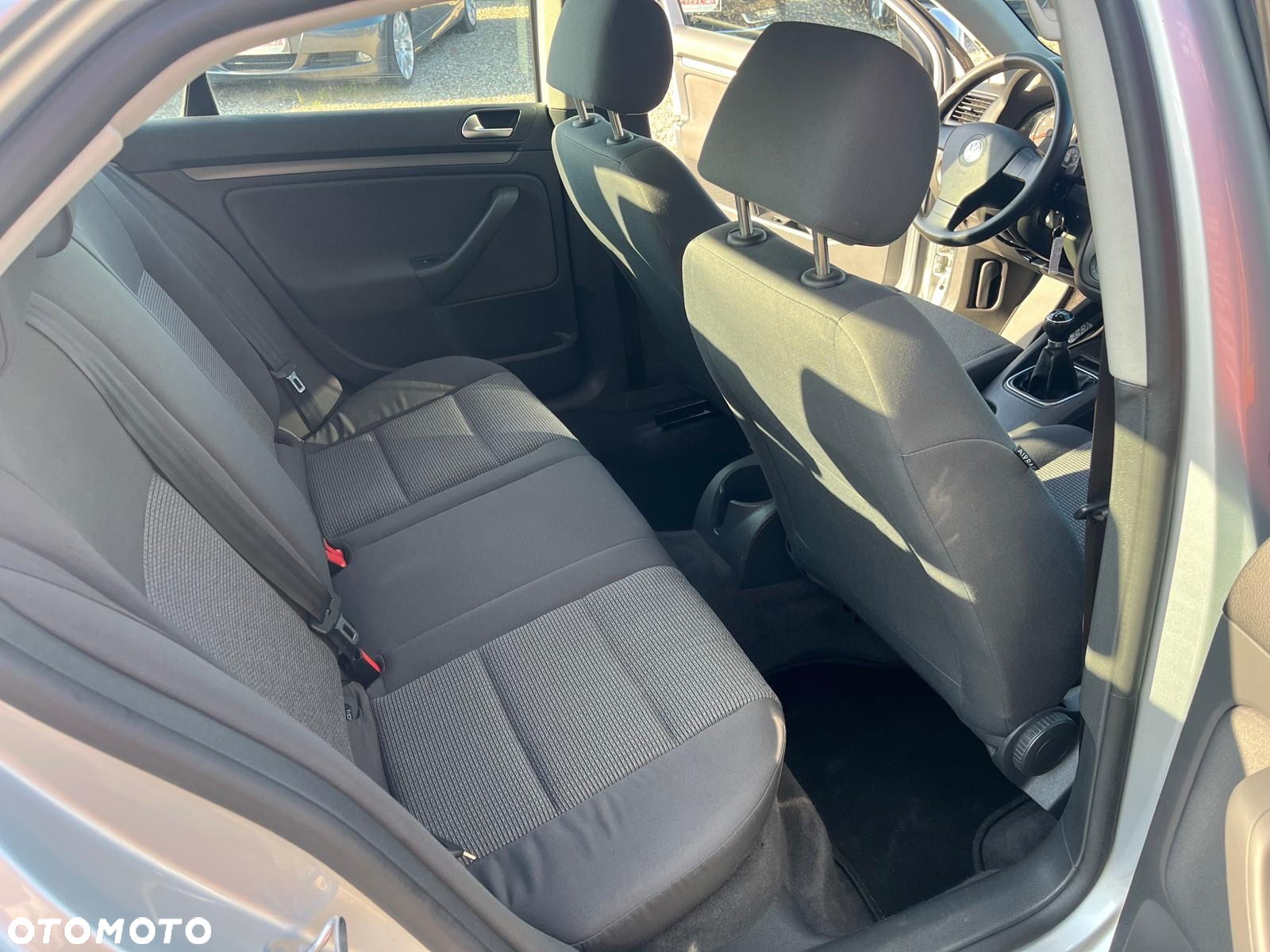 Volkswagen Jetta 1.6 Comfortline - 11