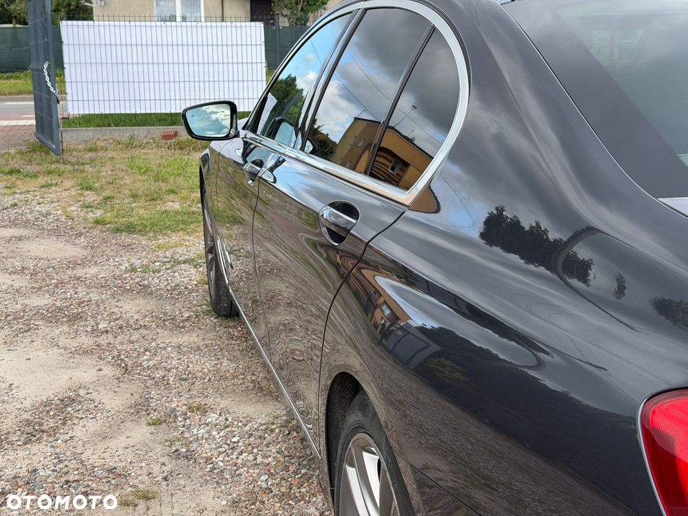 BMW Seria 7 750i xDrive - 17