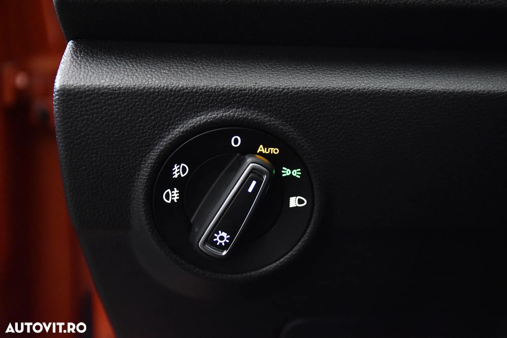 Volkswagen T-Roc - 16