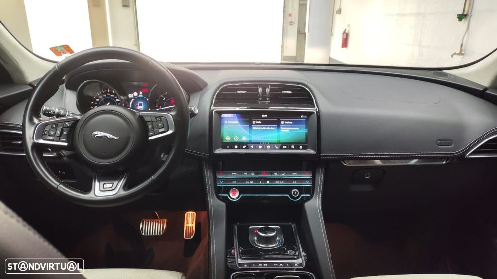 Jaguar F-Pace 2.0 i4D Portfolio AWD Aut. - 11