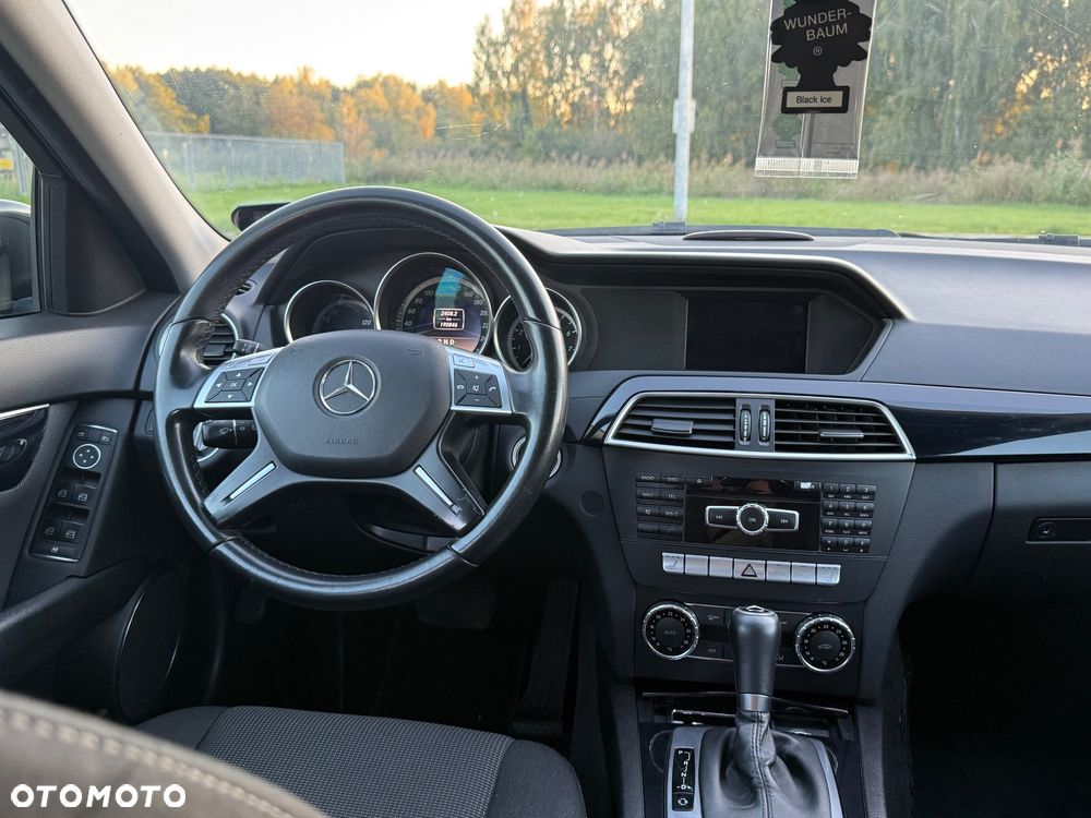 Mercedes-Benz Klasa C 180 CGI Automatik BlueEFFICIENCY - 24