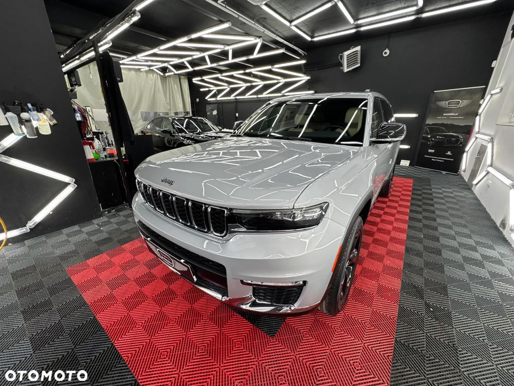 Jeep Grand Cherokee - 31