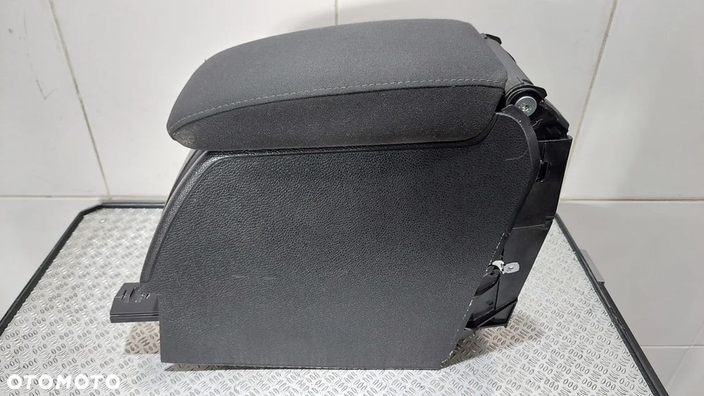 PODŁOKIETNIK MATERIAŁ VW GOLF VI R2012 - 1