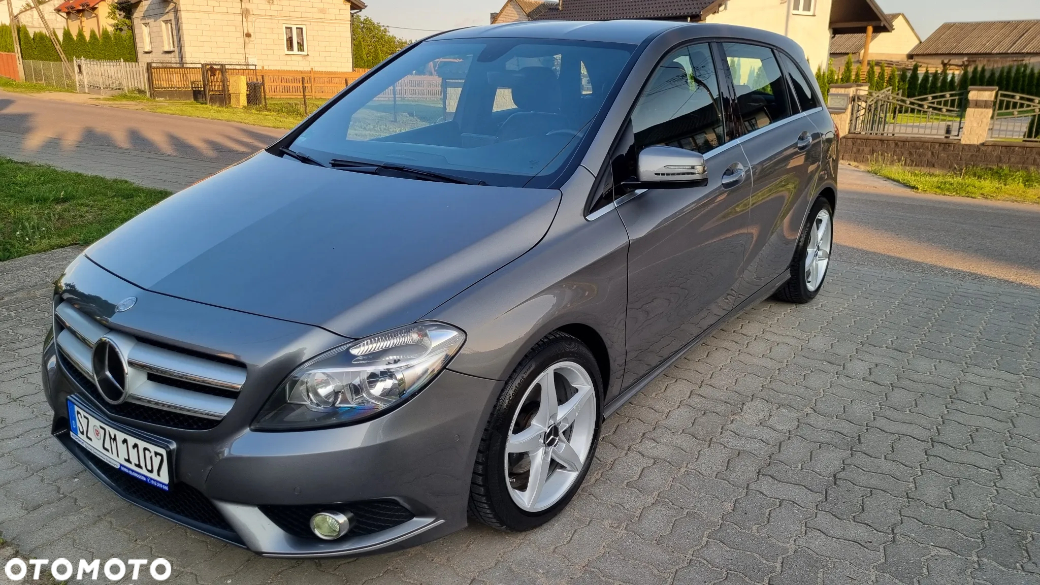 Mercedes-Benz Klasa B 200 AMG Line - 28