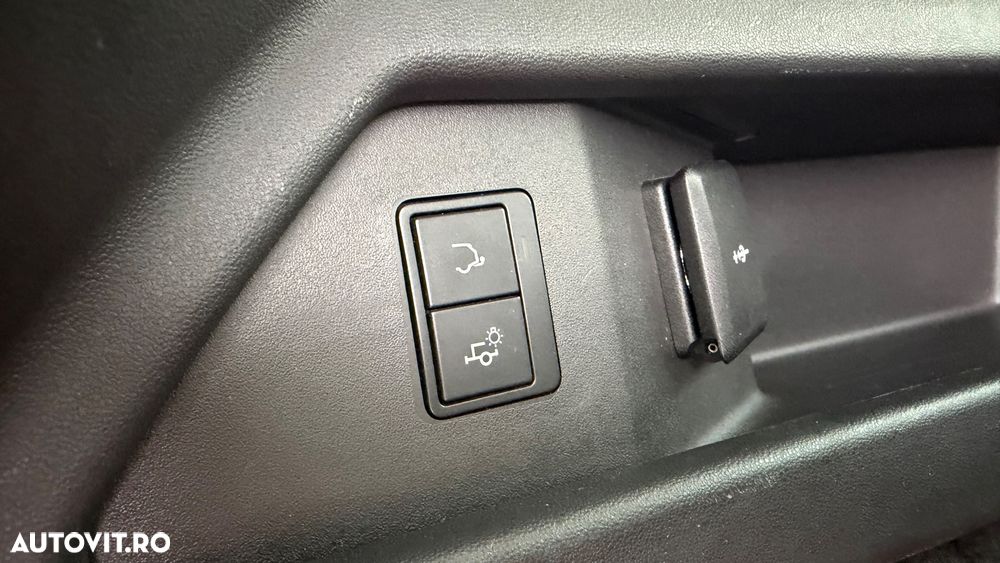 Land Rover Discovery Sport 2.0 D180 R-Dynamic MHEV HSE - 27