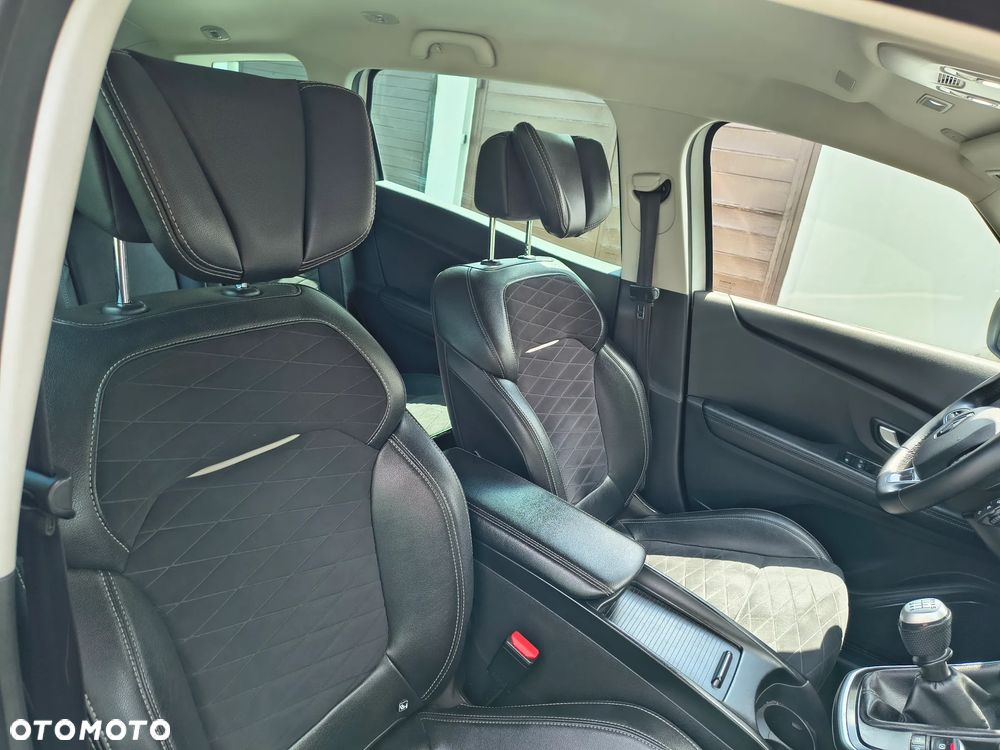 Renault Grand Scenic - 32