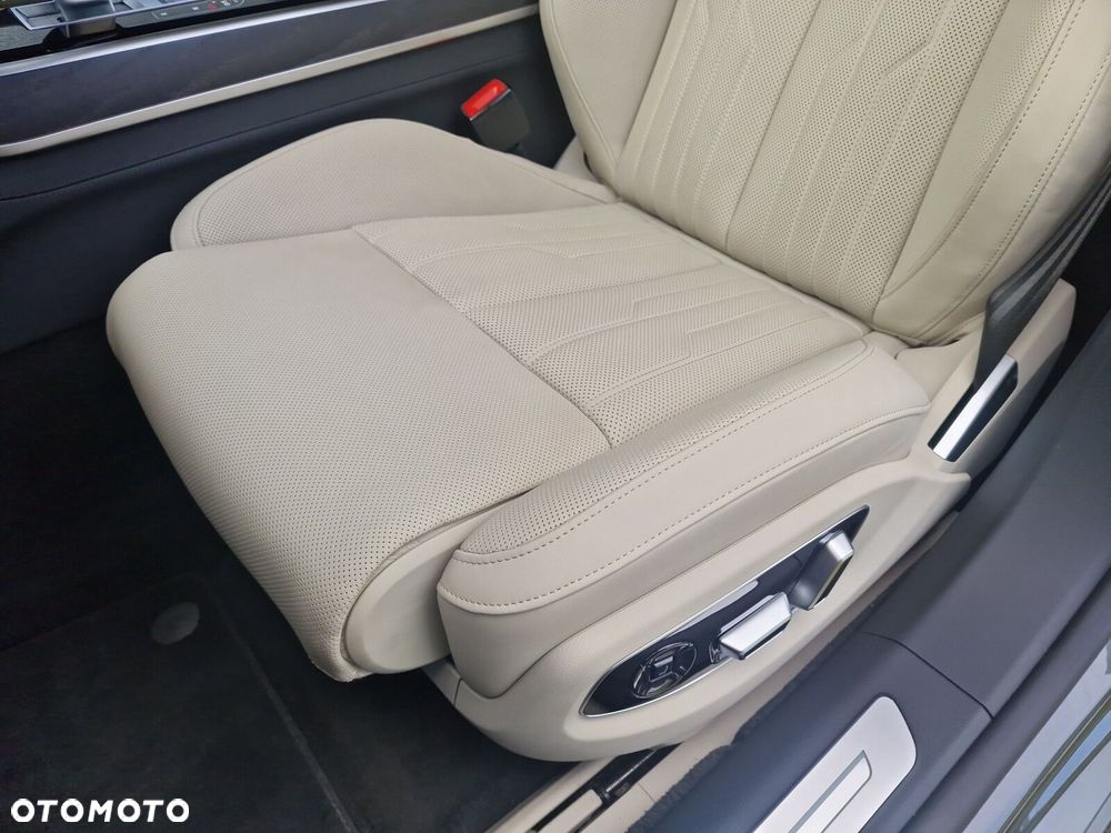 Audi A8 - 14