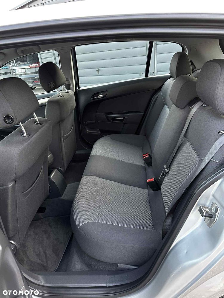 Opel Astra 1.6 NAVI - 16